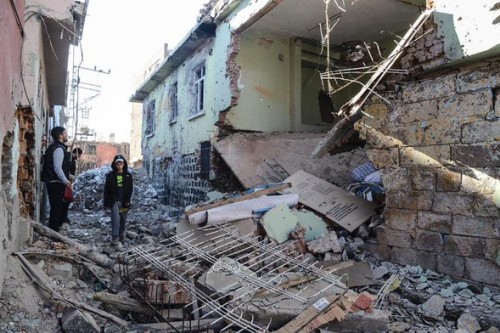 מראות ההרס בסור בהפוגה  בין עוצר אחד לשני 11.12.2015 (באדיבות צוות המדיה- HDP)
