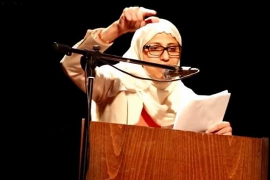 נעצרה בגלל שיר שכתבה וסטטוסים שפרסמה בפייסבוק. המשוררת דארין טאטור