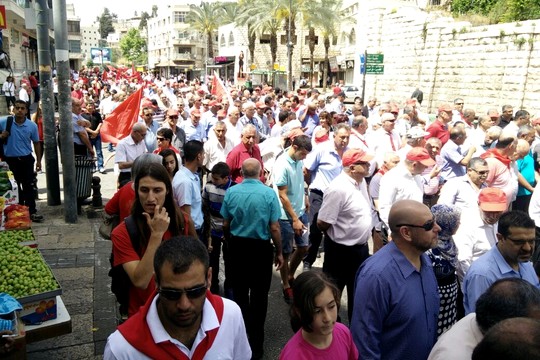 מעל אלף משתתפים לקחו חלק בצעדת האחד במאי בנצרת (צילום: תקשורת הרשימה המשותפת)