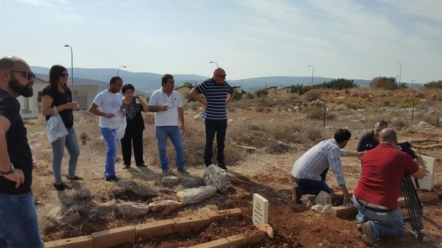 עבודות לשיקום בית הקברות של ראמיה (יואב חיפאווי)