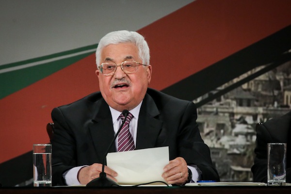 יו"ר הרשות הפלסטינית, מחמוד עבאס, נושא נאום בוועידת הפת"ח ברמאללה, 30.11.16 (פלאש90)