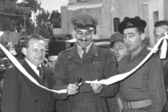10 בדצמבר 1956, המושל הצבאי של עזה, סגן אלוף חיים גאון, חונך את סניף הדואר בעיר