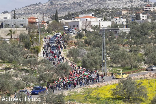 מאות צעדו בבלעין לעבר חומת ההפרדה, לציון 12 שנות מאבק עממי נגד גזל הקרקעות והכיבוש (אורן זיו/אקטיבסטילס)