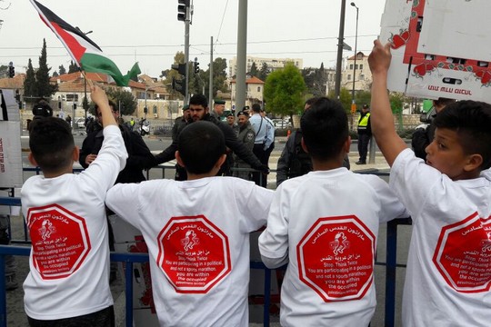 מפגינים נגד מרתון ירושלים (צילום: שהד אבו חומוס)