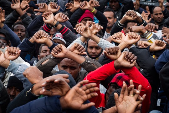מבקשי מקלט אפריקאים מפגינים מול הכנסת בינואר האחרון (סבי ברנס/פלאש90)