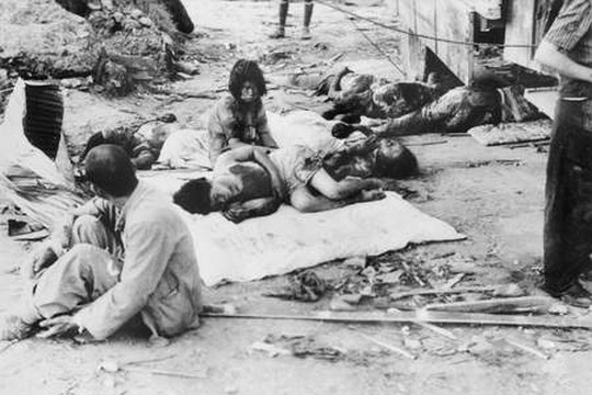 היום של הפצצה. 6 באוגוסט 1945. קרבנותיו של "ילד קטן" ברחובות הירושימה. 