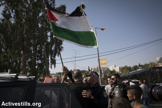 סאלח דיאב נעצר בגלל שהניף דגל פלסטין. שייח ג'ראח, 8 בספטמבר 2017 (אורן זיו/אקטיבסטילס)