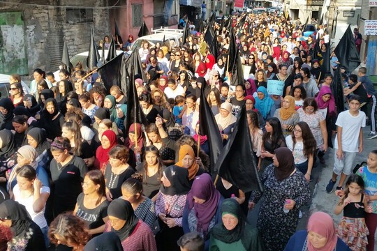 מאות מפגינות ומפגינים נגד פשע ואלימות נגד נשים במג'ד אל-כרום (צילום: הרשימה המשותפת)