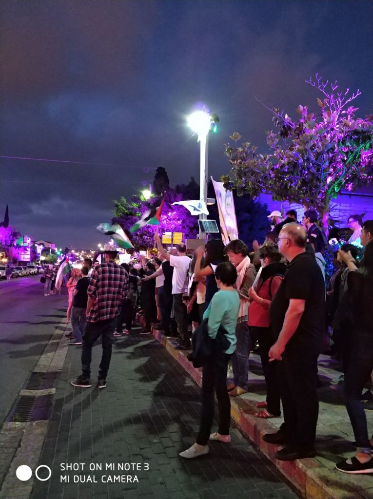 מפגינים בחיפה נגד הרג המפגינים בעזה (צילום: דלית שמחאי)