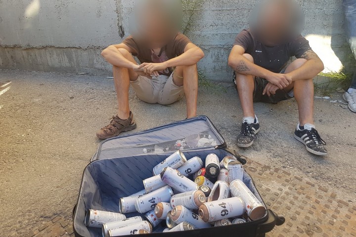 אמני גרפיטי שציירו את עהד תמימי עצורים (דוברות המשטרה)