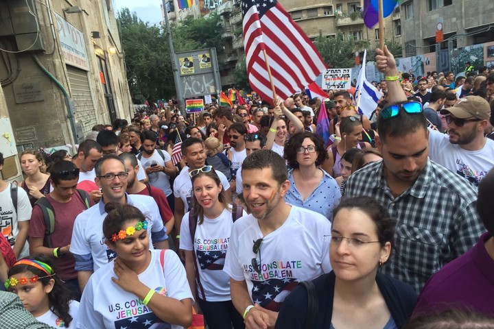צוות הקונסוליה האמריקאית בירושלים צועד (חגי מטר)
