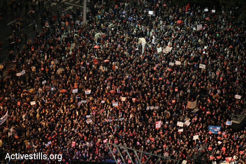 בסיומו של יום עמוסם מחאות מילאו למעלה מעשרים אלף נשים את כיכר רבין במפגן כוח ענק. שביתת הנשים. 4 בדצמבר 2018 (אורן זיו / אקטיבסטילס)