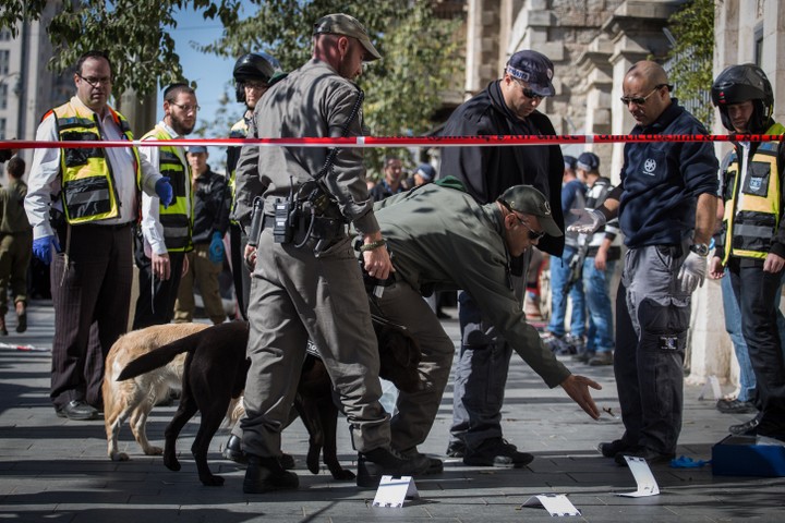 "נאום המספריים" של הרמטכ"ל נלקח למקום הלא-נכון. הזירה בירושלים אחרי הירי בהדיל עוואד שניסתה לדקור עוברי אורח במספריים (צילום: הדס פרוש / פלאש 90)