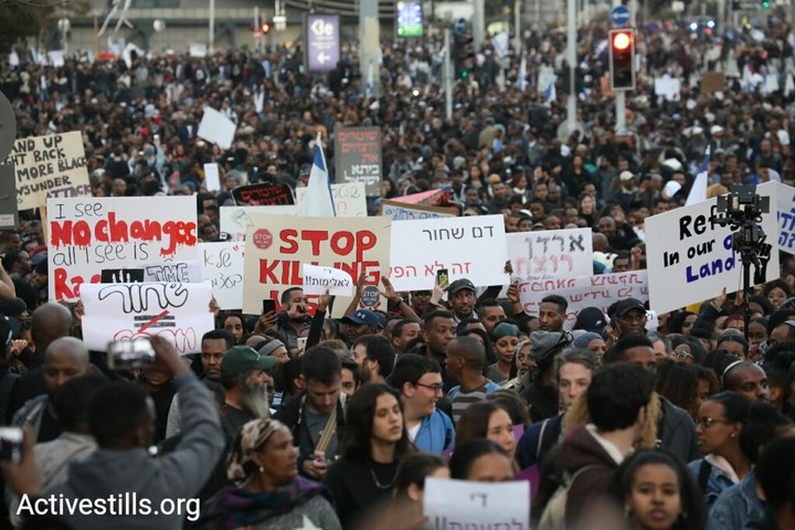 אלפים הצטרפו להפגנה נגד אלימות השוטרים בעקבות הריגתו של יהודה ביאדגה בידי שוטרים (צילום: אורן זיו / אקטיבסטילס)