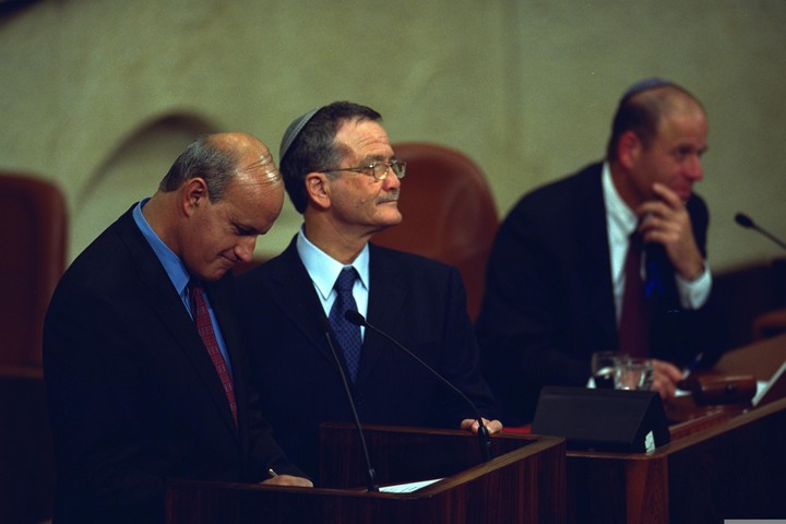 סאלח טריף נשבע אמונים כחבר כנסת, מרץ 2001 (אבי אוחיון / לע"מ)