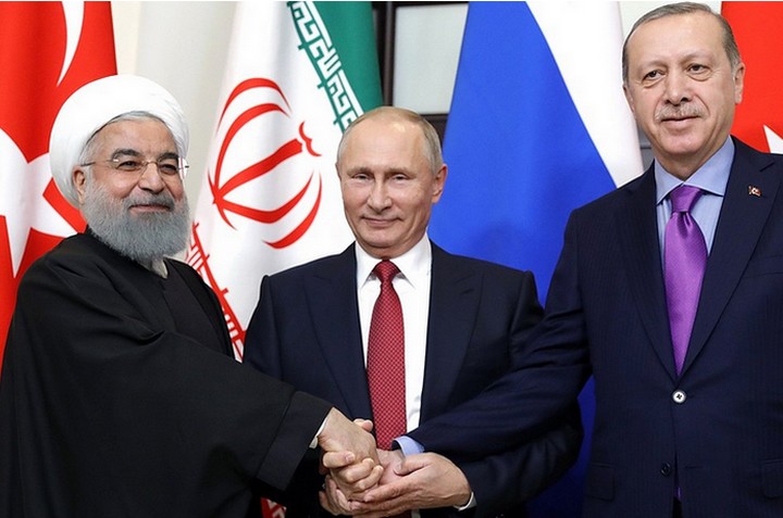 האיראנים יודעים איך להתמודד עם מצור. נשיא איראן רוחאני בפגישה במוסקבה עם נשיא רוסיה פוטין ונשיא טורקיה ארדואן (צילום: הקרמלין)