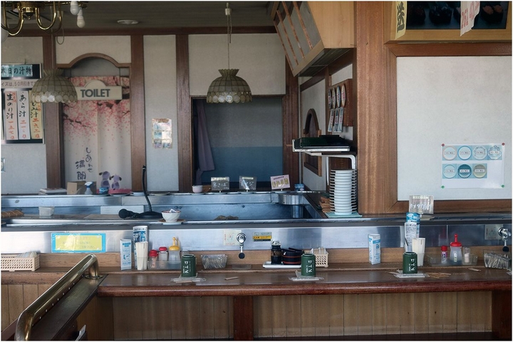 מסעדת "סושי אטום" הנטושה בעיירה טומיאוקה (צילום: טל טארו)