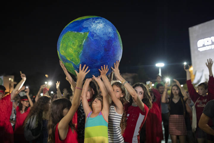 הפגנת אקלים בכיכר הבימה בתל אביב בדרישה להכריז על מצב חירום אקלימי, 10 באוקטובר, 2019 (צילום: אורן זיו)