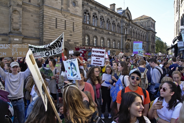הפגנה למען האקלים באדינבורו (צילום: Magnus Hagdorn(