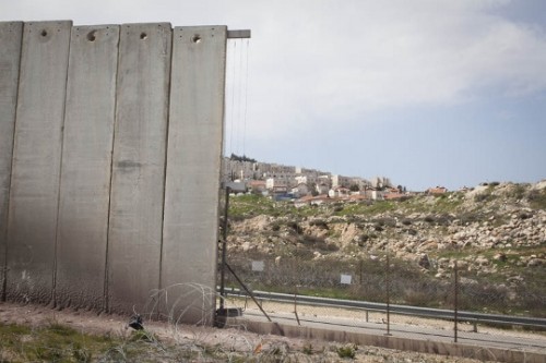 האם המכשול מבטיח לנו ביטחון? החומה הופכת לגדר ליד ירושלים (אורן זיו / אקטיבסטילס)