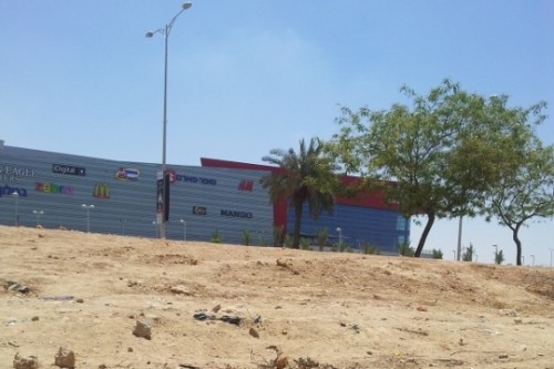 קניון בבאר שבע קניון של מותגים מול שכונה מוזנחת באר שבע (צילום דני בלר