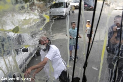 מתנחלים תוקפים סיור בחברון (אקטיבסטילס)