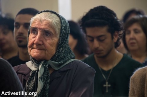 עקורה מאיקרית בטקס פסחא בכפר (אקטיבסטילס) עקורה מאיקרית בטקס פסחא בכפר (אקטיבסטילס)