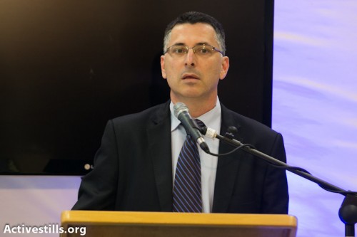 אפילו על היוזמה להרוס את לימודי האזרחות לא בנט חתום אלא השר שלפניו, גדעון סער (צילום אקטיבסטילס)