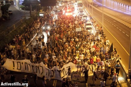 "התשובה להפרטה- מהפכה". המחאה החברתית 2011 (צילום: אקטיבסטילס)