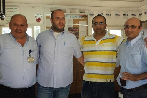 ניסן נימני, שלומי שטרית ונהגים נוספים. נחושים להאבק. (צילום: אבי בלכרמן) ניסן נמני, שלומי שטרית ונהגים נוספים. נחושים להאבק. (צילום: אבי בלכרמן)
