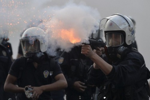 אלימות משטרתית, מעצרים וטוויטר: סוף שבוע של מאבק בתורכיה