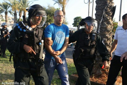 מאות עצורים בשל הפגנות, עשרות מהם קטינים ופעילים פוליטיים