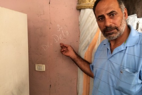 עבדל כרים וד"ר דילו, ג'באליה (סאמר בדאווי) הדיל הייתה בת 17. הכינוי שלה היה דילו. היא רצתה להיות רופאה. בכניסה לחדרה כתבה "ד"ר דילו". אביה, עבדל כרים, לא מצליח לדבר עליה בזמן עבר (סאמר בדאווי)
