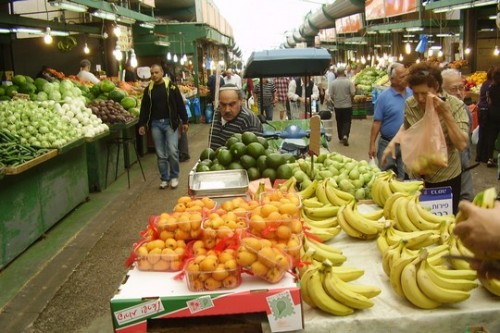 ירקות בשלל צבעים בשוק התקווה (צילום: ויקימדיה קומונס, אבישי טייכר CC BY 2.5)