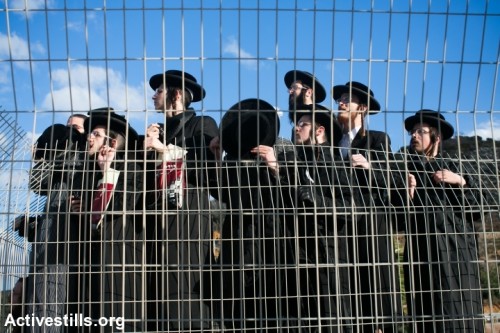 הפגנת חרדים מחוץ לכלא שש (יותם רונן / אקטיבסטילס) הפגנת חרדים מחוץ לכלא שש (יותם רונן / אקטיבסטילס)