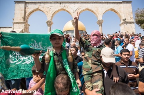 אלפים הפגינו בתמיכה בחמאס בעזה וברחבי הגדה המערבית