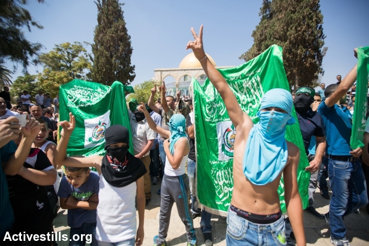 הפגנת תמיכה בחמאס על הר הבית (פאיז אבו-רמלה / אקטיבסטילס)