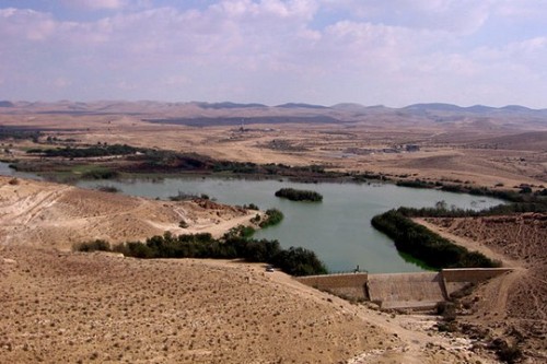 אגם ירוחם (צילום: Robbiegal, ויקימדיה CC BY 3.0) אגם ירוחם (צילום: Robbiegal, ויקימדיה CC BY 3.0)