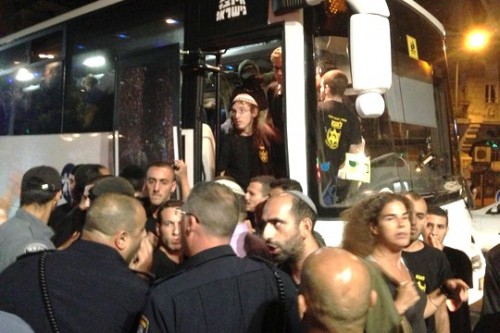 עוצרים את להב"ה בתל אביב (מעין דק)