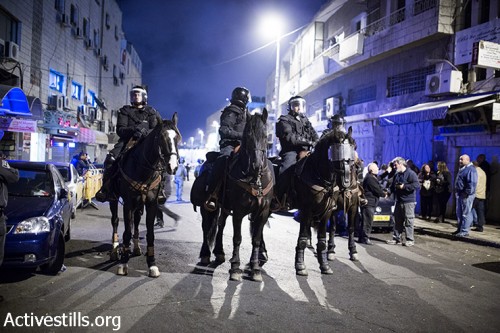 פרשי משטרה בהלוויה של מועתז חיג'אזי (יותם רונן / אקטיבסטילס)