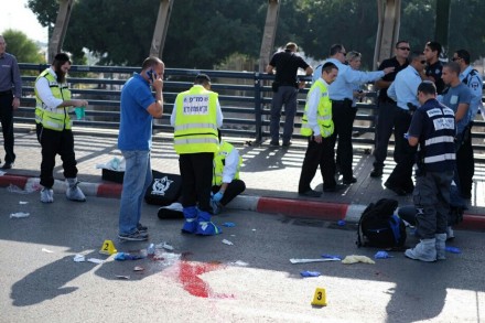 זירת פיגוע הדקירה בסמוך לתחנת הרכבת ההגנה, תל אביב. (צילום: יותם רונן/אקטיבסטילס)