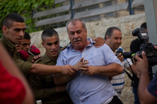 ח"כ מוחמד ברכה בהפגנה בחיפה נגד גיוס פלסטינים לצבא (צילום: עומר סמיר/אקטיבסטילס) ח"כ מוחמד ברכה בהפגנה בחיפה נגד גיוס פלסטינים לצבא (צילום: עומר סמיר/אקטיבסטילס)
