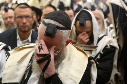 תפילה לזכר הנרצחים בבית הכנסת בהר נוף (קובי הר צבי)