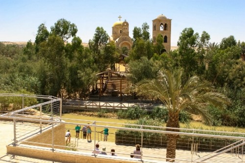 אתר הטבילה לעולים לרגל בירדן (בסאם אלמוהור) אתר הטבילה לעולים לרגל בירדן (בסאם אלמוהור)