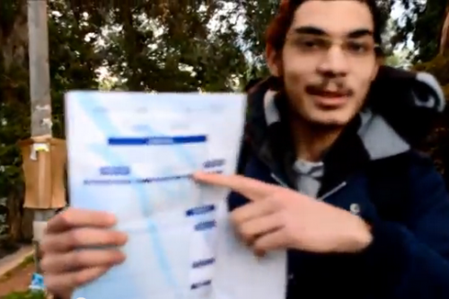 אוריאל פררה עם מכתב השחרור. צילום: רותי פררה