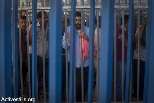 פועלים, מחסום קלנדיה (אורן זיו / אקטיבסטילס) פועלים, מחסום קלנדיה (אורן זיו / אקטיבסטילס)