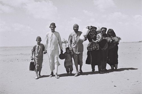 משפחה תימנית בדרך למחנה מעבר בעדן (זולטן קלוגר, ארכיון הצילום הלאומי CC BY-SA 3.0) משפחה תימנית בדרך למחנה מעבר בעדן (זולטן קלוגר, ארכיון הצילום הלאומי CC BY-SA 3.0)