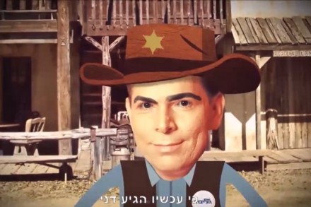 עכשיו הגיע דני. (צילום מסך מתוך הסרטון של דני דנון)
