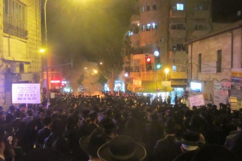 הפגנת חרדים נגד כליאת סרבני הגיוס בירושלים (הוועדה להצלת התורה) הפגנת חרדים נגד כליאת סרבני הגיוס בירושלים, אתמול (הוועדה להצלת התורה)