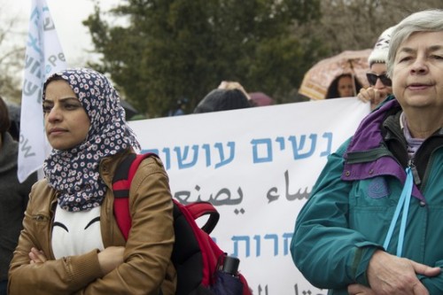 אלפי נשים הפגינו מול הכנסת ודרשו הסכם מדיני (צילום: מאיה וספי-להק)